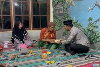 Kapolresta Sidoarjo Komisaris Besar Polisi Christian Tobing datang untuk takziyah dan berikan santunan ke pihak keluarga.