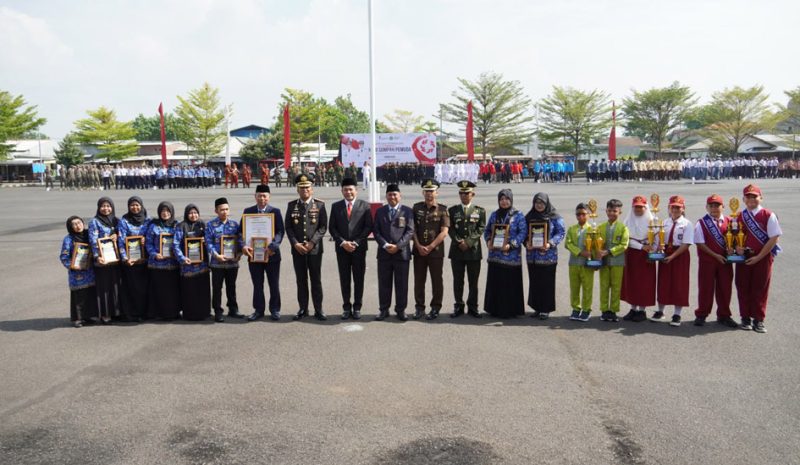 Upacara bendera memperingati Hari Sumpah Pemuda ke-97 tahun 2025 digelar Pemerintah Kabupaten Sidoarjo di halaman parkir Mall Pelayanan Publik/MPP Lingkar Timur Sidoarjo, Selasa, (28/10).