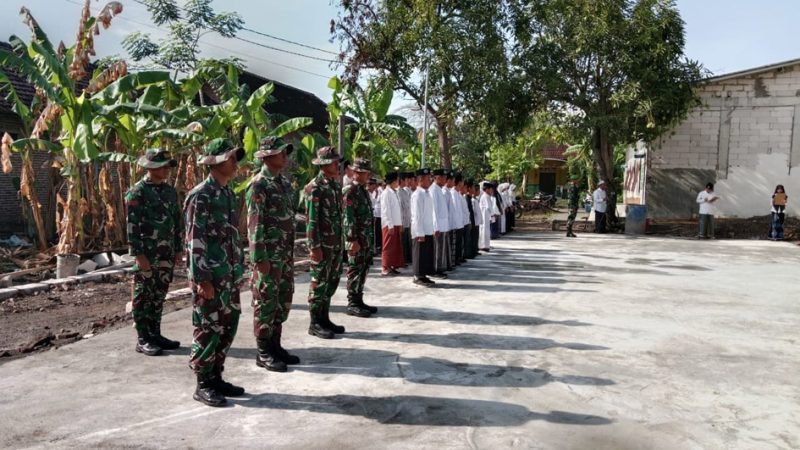 Satgas TNI Manunggal Membangun Desa (TMMD) ke-126 Kodim 0816/Sidoarjo turut ambil bagian dalam upacara Hari Santri Nasional yang digelar di Pondok Pesantren Thoriqussalam, Desa Kedondong, Kecamatan Tulangan, Kabupaten Sidoarjo.