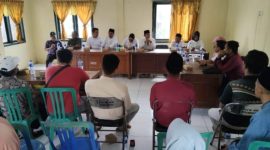 Ketua KP3, Sampang, Suyono, M.Si saat Mimpin Rapat Sosialisasi Antisipasi Kelangkaan dan Penyelewengan Pupuk Bersubsidi, dihadiri Segenap Perwakilan Dinas pertanian, Dinas perdagangan, DPRD kab. Sampang, Kejaksaan, Kepolisian/Polres, TNI Kodim 0828, dan perwakilan DLH.