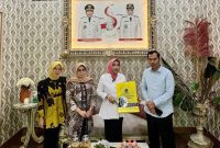 Wakil Bupati Sidoarjo, Hj. Mimik Idayana, menerima audiensi dari Universitas Terbuka (UT) Surabaya pada Rabu siang, (19/11/2025), sekitar pukul 12.00 WIB.