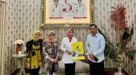 Wakil Bupati Sidoarjo, Hj. Mimik Idayana, menerima audiensi dari Universitas Terbuka (UT) Surabaya pada Rabu siang, (19/11/2025), sekitar pukul 12.00 WIB.