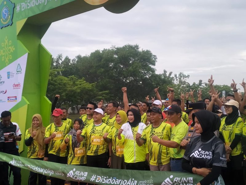 Wabup Mimik Idayana  saat membuka acara Run and Camp 2025 Minggu (2/11/2025).