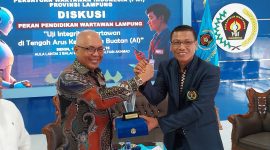 Ketua PWI Pusat Akhmad Munir bersama Ketua PWI Lampung Wirahadinumah