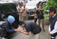 Pemerintah Provinsi Jawa Timur kembali menggelar Pasar Murah di Kabupaten Sidoarjo pada Minggu (16/11). Kegiatan ini dilaksanakan di halaman Kantor Kelurahan Kemasan, Kecamatan Krian.