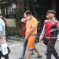 Pelaku saat digelandang di Polresta Sidoarjo.