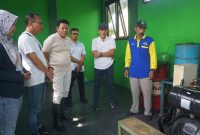 Bupati Sidoarjo Subandi melakukan sidak ke sejumlah titik banjir di Sidoarjo, Minggu (23/11/2025).