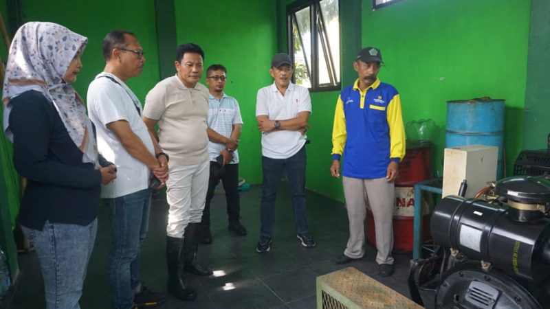Bupati Sidoarjo Subandi melakukan sidak ke sejumlah titik banjir di Sidoarjo, Minggu (23/11/2025).