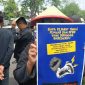 Massa pendemo dari kelompok masyarakat sipil yang tergabung dalam Aliansi Rakyat Sidoarjo Anti Korupsi (ARSAK) turun ke jalan memperingati Hari Antikorupsi Sedunia yang jatuh pada hari ini, Selasa (9/12/2025).