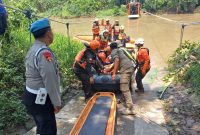 Seorang remaja berusia 14 tahun yang sebelumnya dilaporkan terseret arus berhasil ditemukan Tim SAR Gabungan pada Rabu siang (10/12/2025).
