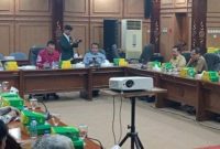 Hearing komisi B Dan C dengan Puluhan warga RT 3 RW 1 Desa Sruni Kecamatan Gedangan, Selasa (20/1/2026) di ruang Paripurna DPRD Sidoarjo.