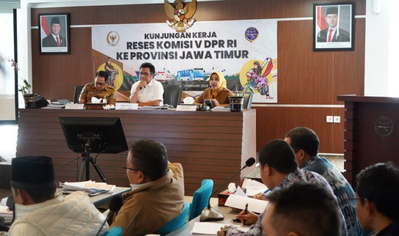 Anggota DPR RI Komisi V saat ke kantor Otoritas Bandara Wilayah III Juanda Sidoarjo untuk menggelar rapat koordinasi percepatan infrastruktur dan transportasi di Jatim. 