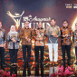 Direktur Utama Petrokimia Gresik, Daconi Khotob (dua dari kanan) saat menerima penghargaan pada ajang 15th Anugerah BUMN 2026 di Jakarta