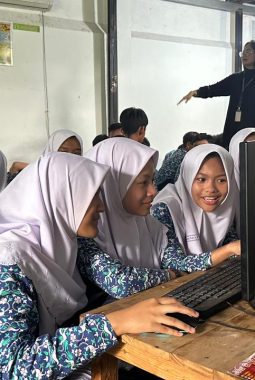 The Creative Expedition Behind the Series: SMP Al Muslim Jawa Timur Eksplorasi Animasi dan Dubbing di Mocca Studio