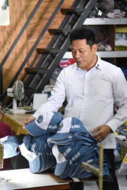 UMKM Sidoarjo Kurang Diminati, Bupati Subandi Minta Sekolah Berpihak pada Produk Lokal