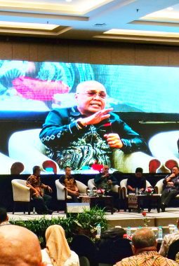 Bedah Buku “Langkah Sunyi Menuju Puncak”, Akhmad Munir Beberkan Perjalanan Karier