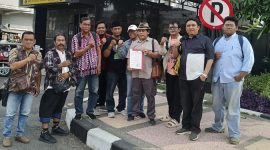 Dewan Kesenian Surabaya (DKS) secara resmi melaporkan dugaan tindak pidana pencurian dengan pemberatan dan/atau penggelapan atas sejumlah barang inventaris kesenian milik DKS ke Polrestabes Surabaya.