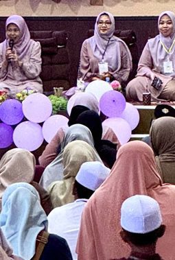 Kolaborasi Sister Fillah dan HIMAKEB Unija, 100 Anak Yatim Terima Santunan Muharram
