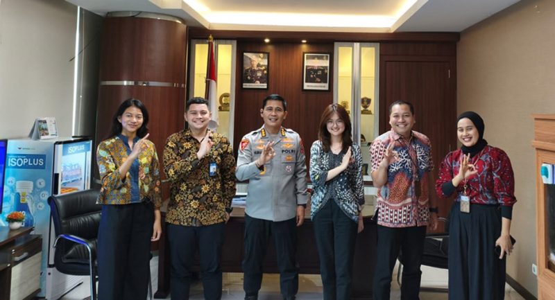 Jajaran manajemen BRI Branch Office (BO) Surabaya Jemursari yang diterima langsung Kepala Biro Operasi (Karoops) Polda Jawa Timur, Brigjen Pol Nurhandono, S.I.K., M.H., di Mapolda Jatim.