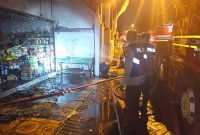 Kebakaran melanda rumah sekaligus toko sembako milik Sudarsono (52) di Desa Pagerwojo, Buduran, Selasa (25/8/2026) sekitar pukul 01.10 WIB.