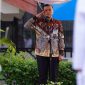 Regional Chief Executive Officer (RCEO) BRI Region 12 Surabaya, Reza Syahrizal Setiaputra sebagai Inspektur Upacara.