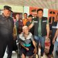 Bupati H. Subandi meninjau rumah tidak layak huni sekaligus menyerahkan bantuan alat kesehatan di Kecamatan Prambon, Sabtu (1/8/2026).