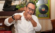 Indonesia Terkunci di Pinggir Kolam