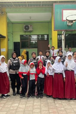Patroli ke Sekolah, Polwan Jenggala Presisi Sidoarjo Ajak Pelajar Jauhi Bullying