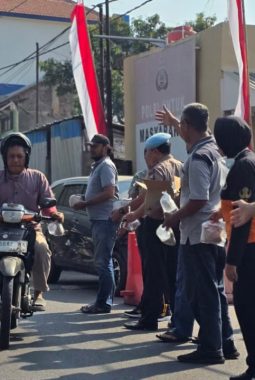 Lewat Jumat Berkah, Polsek Waru Pererat Silaturahmi dengan Masyarakat
