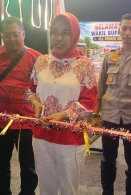 Wabup Mimik Resmikan Jembatan Mak Mimik Penghubung Tanggulangin-Candi