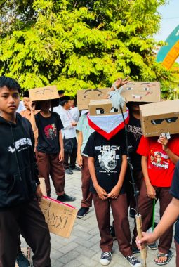 HUT ke-81 RI di Pamekasan, Santri Kyai Mudrikah Diajak Perkuat Nasionalisme dan Peduli Lingkungan