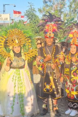 Semarak HUT ke-81 RI, Ribuan Warga Desa Gelam Gelar Jalan Sehat Bernuansa Karnaval