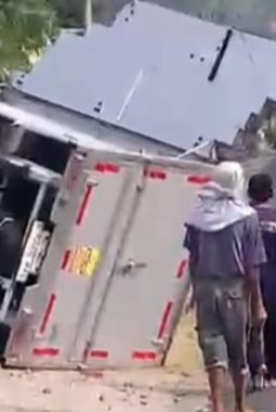 Mobil SPPG Pengangkut MBG Jungkir Balik di Magetan, Dua Orang Luka Ringan