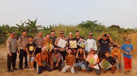 Warga Desa Sidokerto, Kecamatan Buduran menggelar lomba layang-layang “Kite Fighter” di lahan kosong desa, Selasa (4/8/2026) pukul 15.30 WIB.