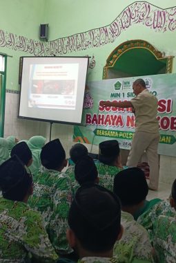 Cegah Penyalahgunaan Narkoba Sejak Dini, Polsek Buduran Edukasi Siswa MI 1 Sidoarjo