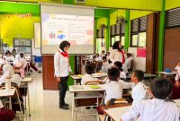 Polwan Polresta Sidoarjo kembali hadir menyapa pelajar lewat program Polwan Goes To School di SDN Negeri Cemengkalang, Senin (24/8/2026).