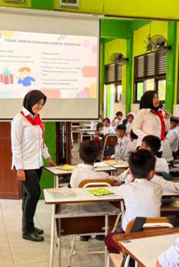 Polwan Polresta Sidoarjo Ajarkan Anak Kenali dan Cegah Kekerasan Seksual Sejak Dini