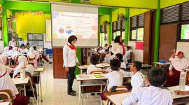 Polwan Polresta Sidoarjo kembali hadir menyapa pelajar lewat program Polwan Goes To School di SDN Negeri Cemengkalang, Senin (24/8/2026).
