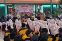 Polresta Sidoarjo melalui program Polwan Goes to School memberikan edukasi kepada siswa dan dewan guru SMPN 2 Krian, Senin (24/8/2026).