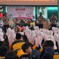 Polresta Sidoarjo melalui program Polwan Goes to School memberikan edukasi kepada siswa dan dewan guru SMPN 2 Krian, Senin (24/8/2026).