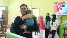 Peserta Sekolah Staf dan Pimpinan Menengah (Sespimmen) Polri Dikreg ke-67 menggelar bakti sosial di UPT Perlindungan dan Pelayanan Sosial Asuhan Balita Dinas Sosial (Dinsos) Sidoarjo, Kamis (13/8/2026).
