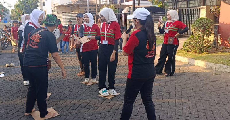 Warga RT 3 Kluster Taman Boston, Perumahan Puri Surya Jaya, menggelar rangkaian perayaan Hari Ulang Tahun (HUT) Kemerdekaan Republik Indonesia ke-81 selama satu bulan penuh. 