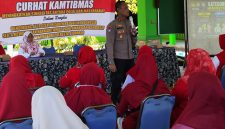 Sat Binmas Polresta Sidoarjo bersama Polsek Buduran menggelar kegiatan Curhat Kamtibmas di Balai Desa Banjarsari, Kecamatan Buduran, Kamis (27/8/2026).