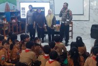 Polsek Krian menggelar penyuluhan kepada siswa dan guru SD Cinta Hati, Krian, Jumat (28/8/2026).