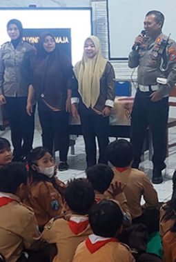 Polsek Krian Edukasi Siswa SD Cinta Hati tentang Bahaya Bullying dan Perundungan