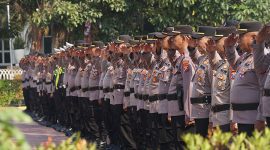Kapolresta Sidoarjo Kombes Pol. Christian Tobing memimpin apel siaga kamtibmas di Mako Polresta Sidoarjo, Kamis (27/8/2026) pagi.