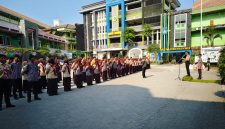 Polresta Sidoarjo menggelar program Polresta Sidoarjo Goes to School secara serentak di sejumlah sekolah, Senin (28/9/2026).