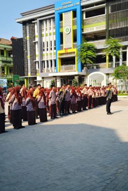 Goes to School, Polresta Sidoarjo Tanamkan Disiplin dan Karakter kepada Pelajar