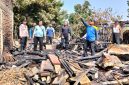 Bangunan dapur milik Hadi Rukiman, 70 tahun, warga Desa Jeruk Gulung, Kecamatan Balerejo, Madiun, Jawa Timur, musnah terbakar, Jumat (18/09/2026).