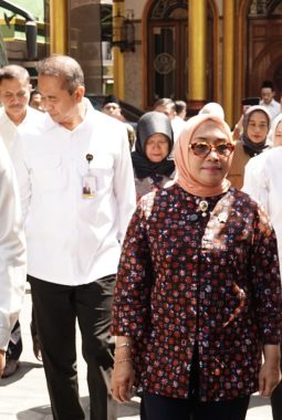 BGN Suspensi SPPG Kalitengah Usai 748 Santri Ponpes Manbaul Hikam Keracunan